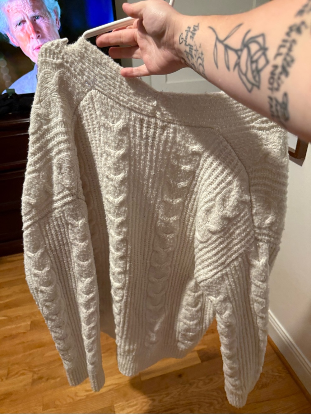 Universal Thread Cream Cable-Knit V-Neck Button Cardigan - Picture 3 of 3